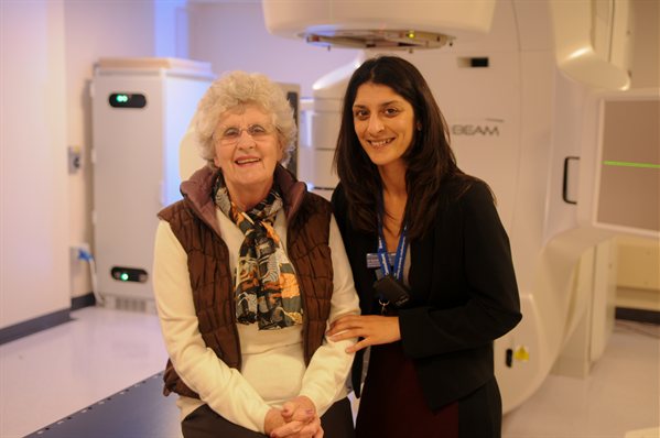 Linac-First-Patient-and-consultant-web599x398