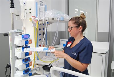 MR1405 CCU Sister Nicola Cann working in a CCU bed space new