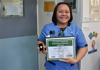 MR1678 Staff Nurse Mary Eleanor Juridico receives her DAISY award