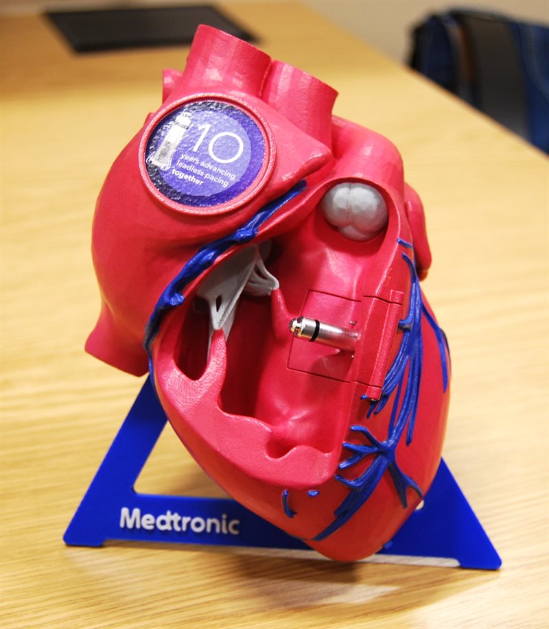 MR1710 Medtronic Pacemaker inside heart model